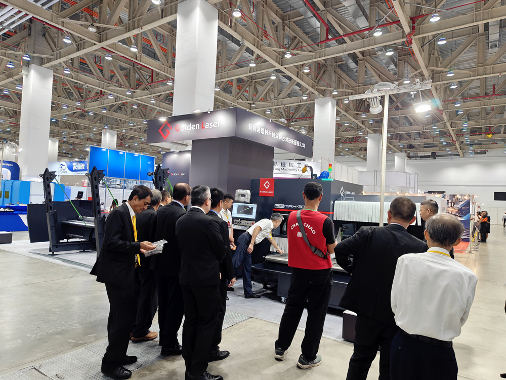 golden-laser-machine-live-demonstration.jpg